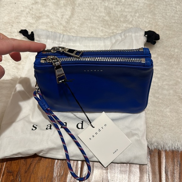 Blue pouch leather wristlet 2 compartments Sandro. Never worn. - Picture 2 of 3